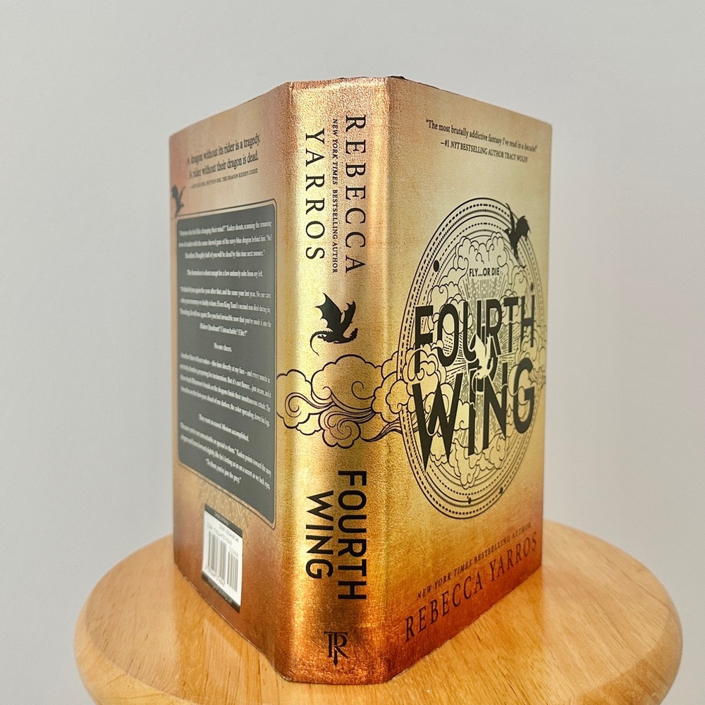 Fourth Wing Hardcover Yarros, Rebecca (The Empyrean #1) Adult Fantasy Romance - Picture 2 of 7